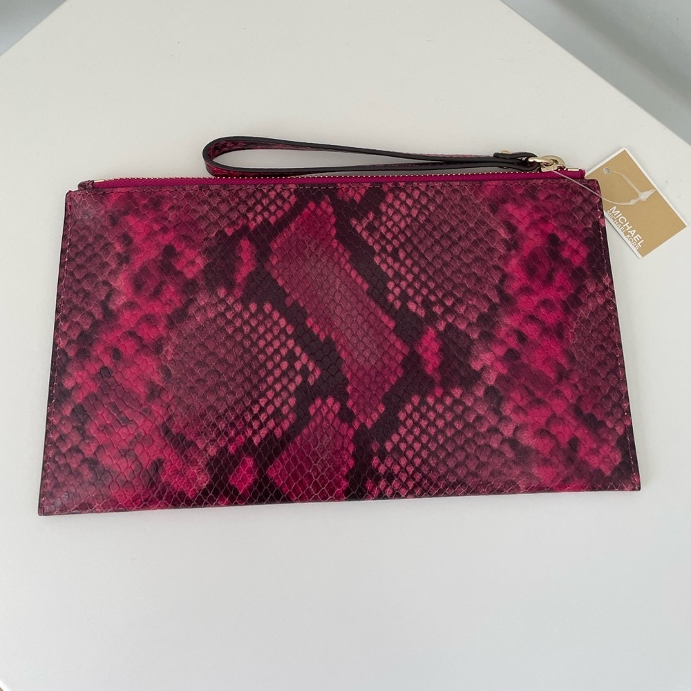 Michael Kors Jet Set Large Zip Clutch
Fuschia Snakeskin Embossed Leather
New - Picture 3 of 9